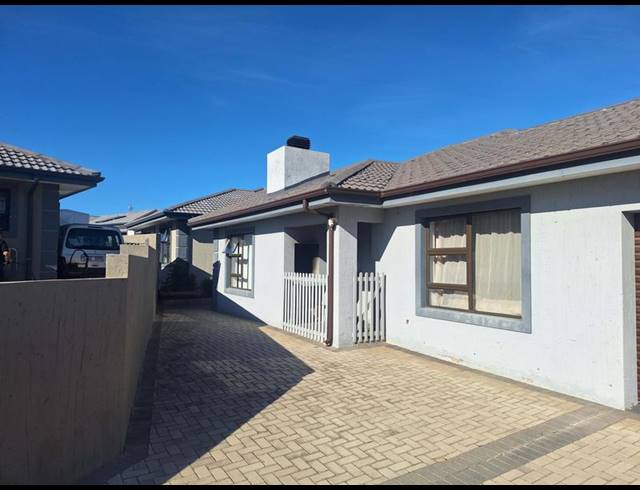 3 BEDROOM TOWNHOUSE FOR SALE IN DANA BAY